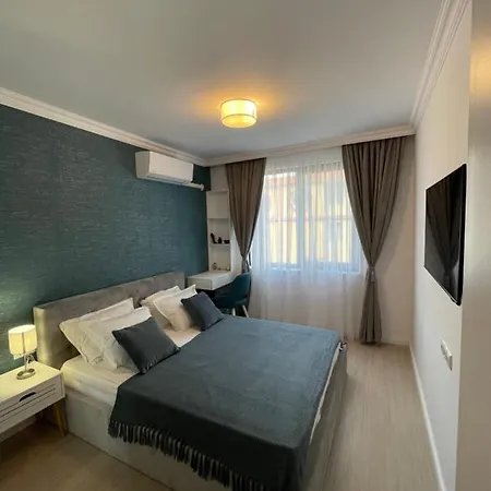 Luxury Private Near Life شقة