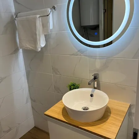 Luxury Private Near Life شقة *