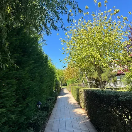 Luxury Private Near Life Апартаменты